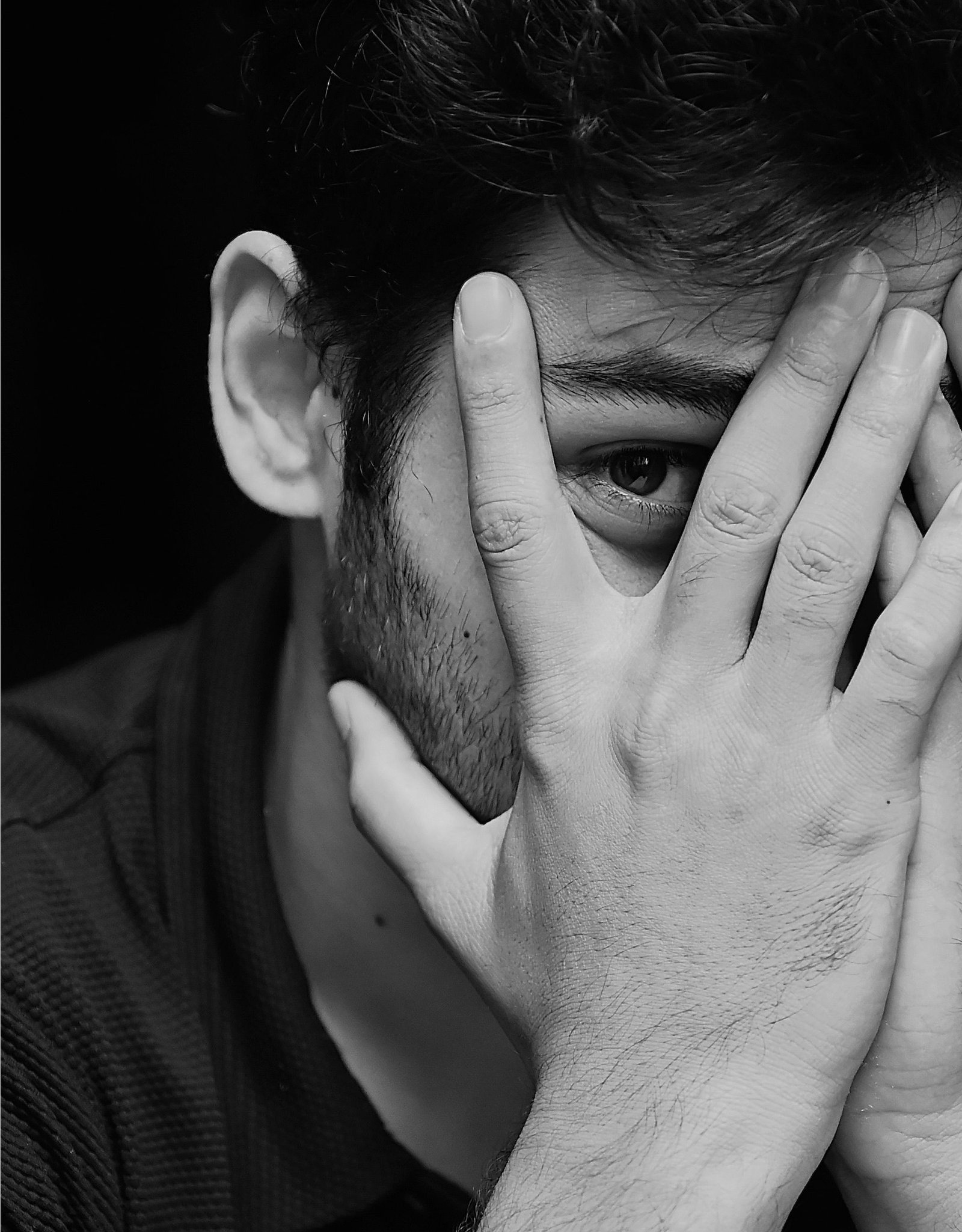 Un ataque de pánico es un episodio aislado o esporádico de miedo intenso acompañado por síntomas físicos y cognitivos.